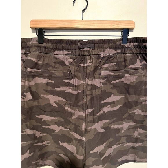 NWT Athleta Camo Farallon Shorts Drawstring Grey Green Plus Size 22 - Picture 9 of 11